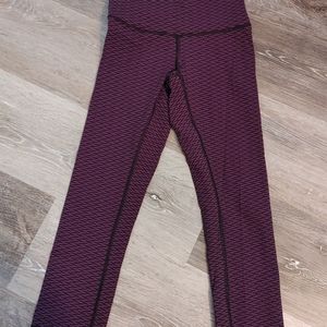 Lululemon wunder under crops size 4